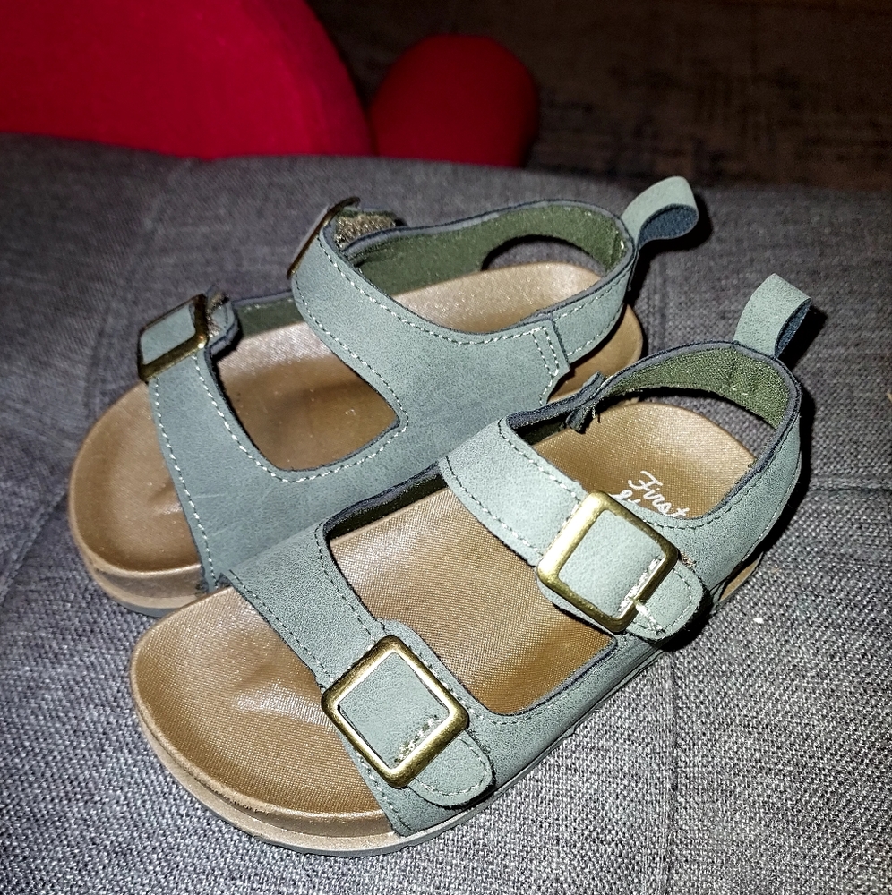 Toddler boy sandals size 8 green velcro